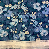 100% coton LIBERTY fleurs bleues fond marine ( coastal walk  ) 01666465A